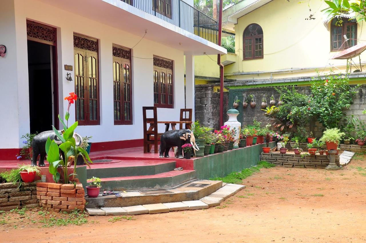 Little Swan Guest House เบนโตตา ภายนอก รูปภาพ